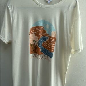 Lularoe Graphic T size large NWOT